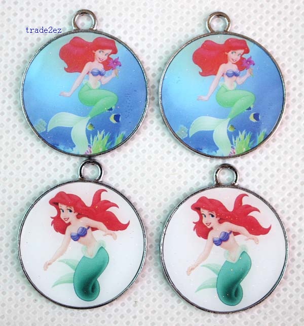 Mermaid round pendant